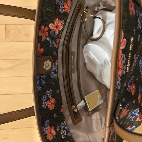 Michael Kors Purse Carter Brown Multi Large open tote Bag - Picture 7 of 9